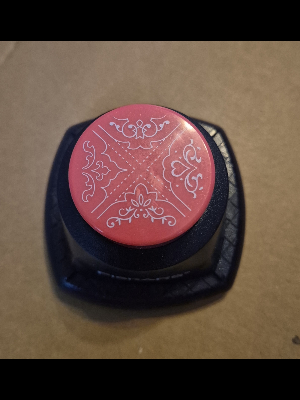 FISKARS Red Decorative Paper Punch for Home Office & Crafts‎